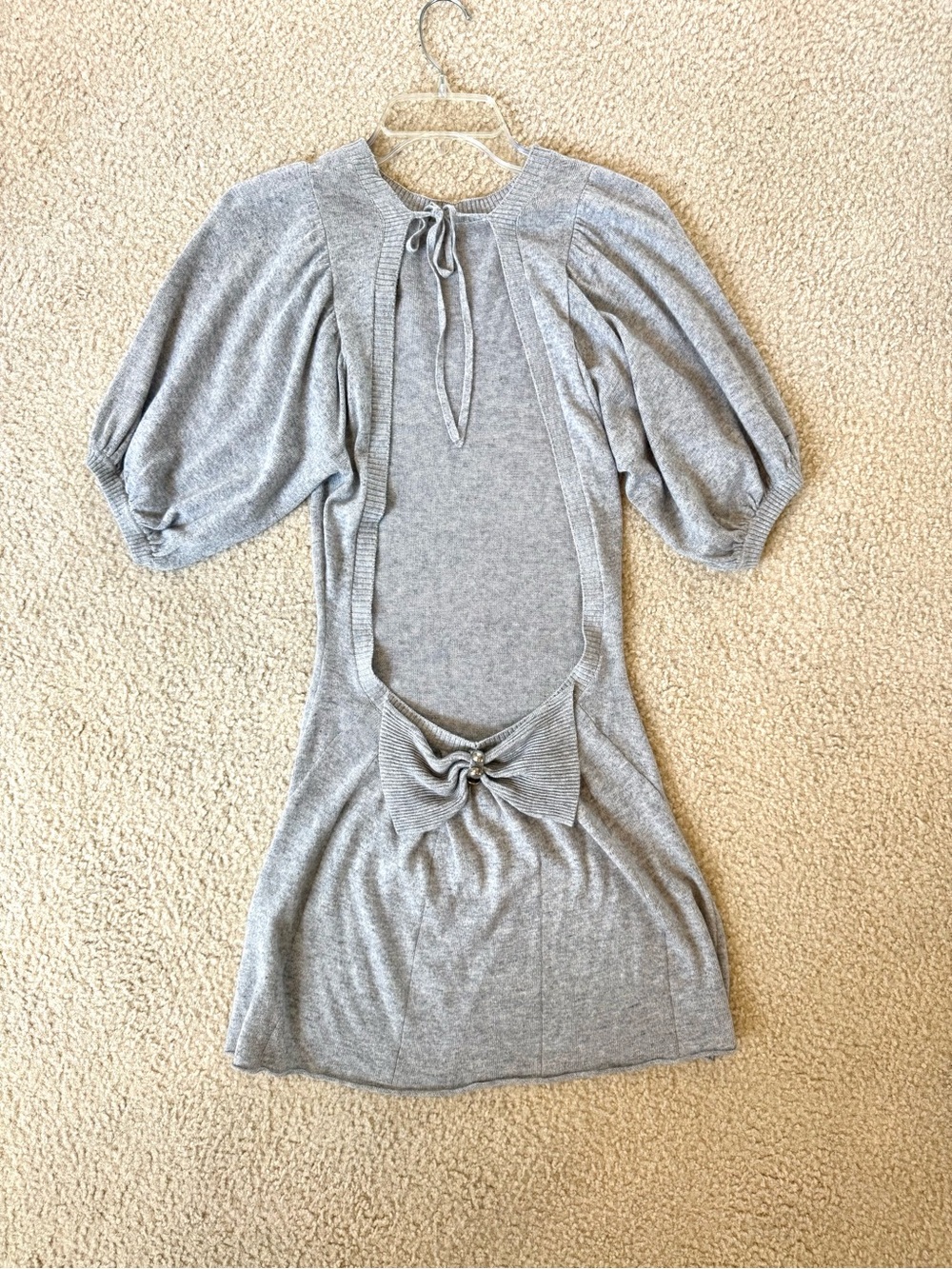 HIGH AND LUXURY BOUTIQUE STUNNING BACKLESS SHORT GRAY DRESS W/ PUFF SLEEVE
